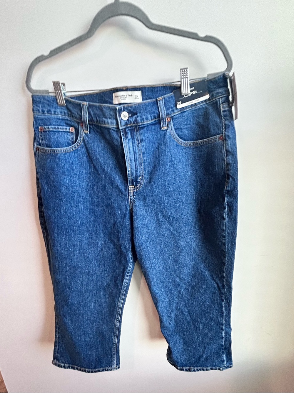 Abercrombie and Fitch Womens Blue Denim Capri Jeans - Classic Mid Wash NWT
